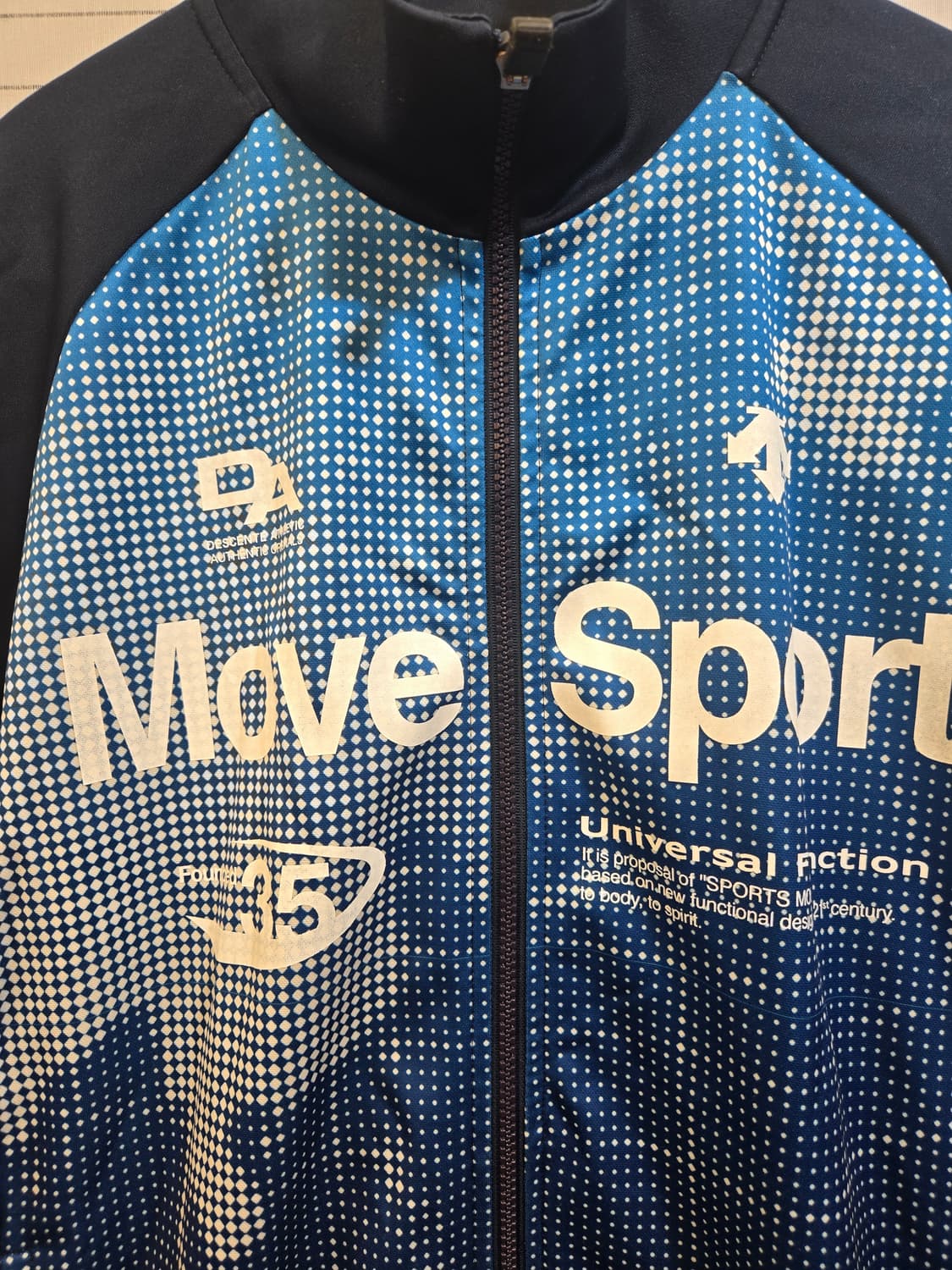 데상트 무브 스포츠 트랙 자켓 네이비 상품이미지2