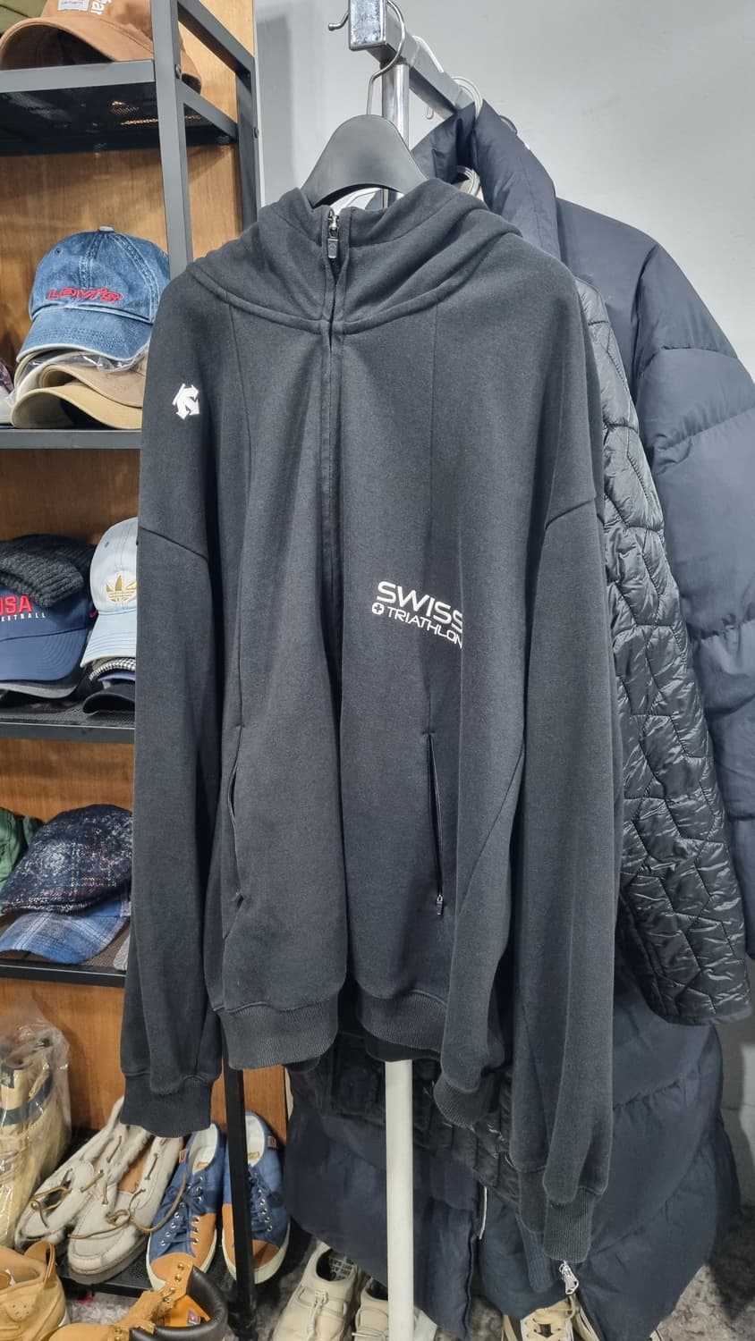 데상트 검정색 남성 110사이즈 후드집업 컨디션8/10 상품이미지1