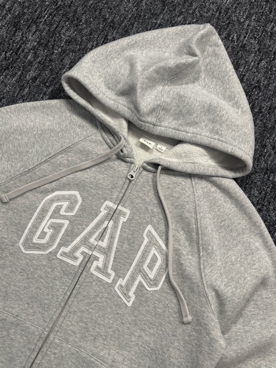 갭 빅로고 그레이 후드집업 상품이미지4