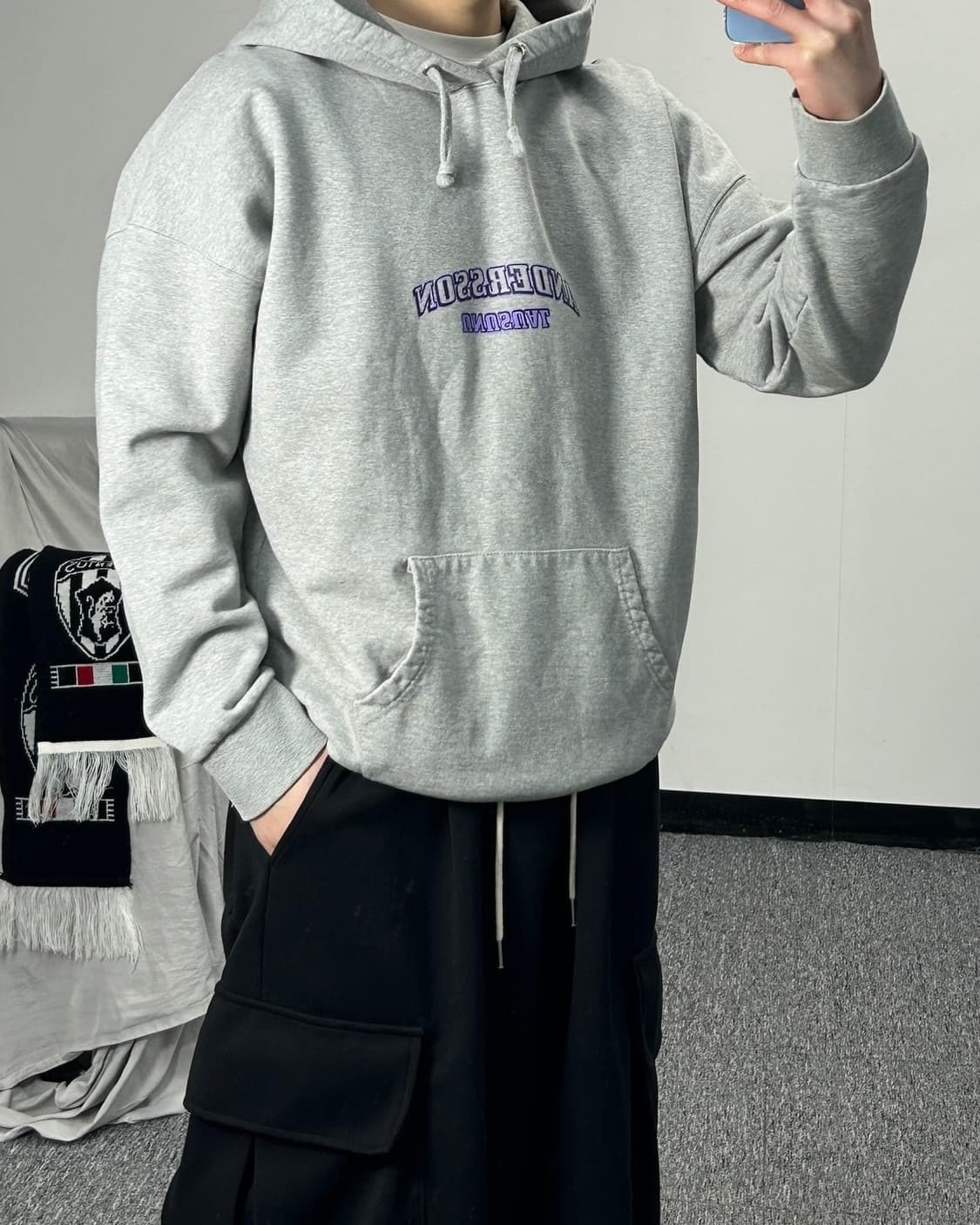 엔더슨벨 퍼플 레터로고 그레이 후드티 상품이미지2