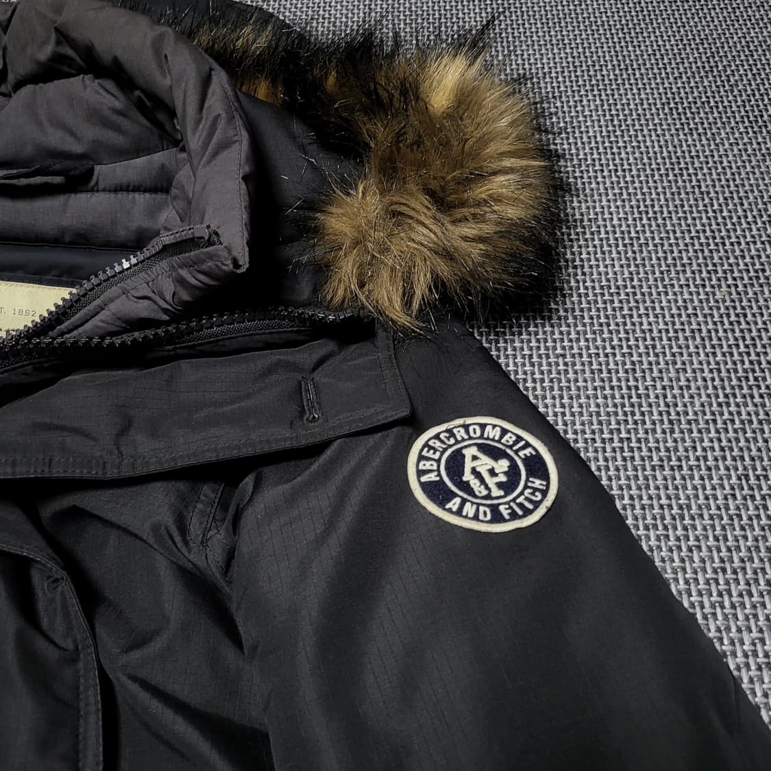 아베크롬비 앤 피치 라쿤 패딩 점퍼 블랙 (S오버) 상품이미지4