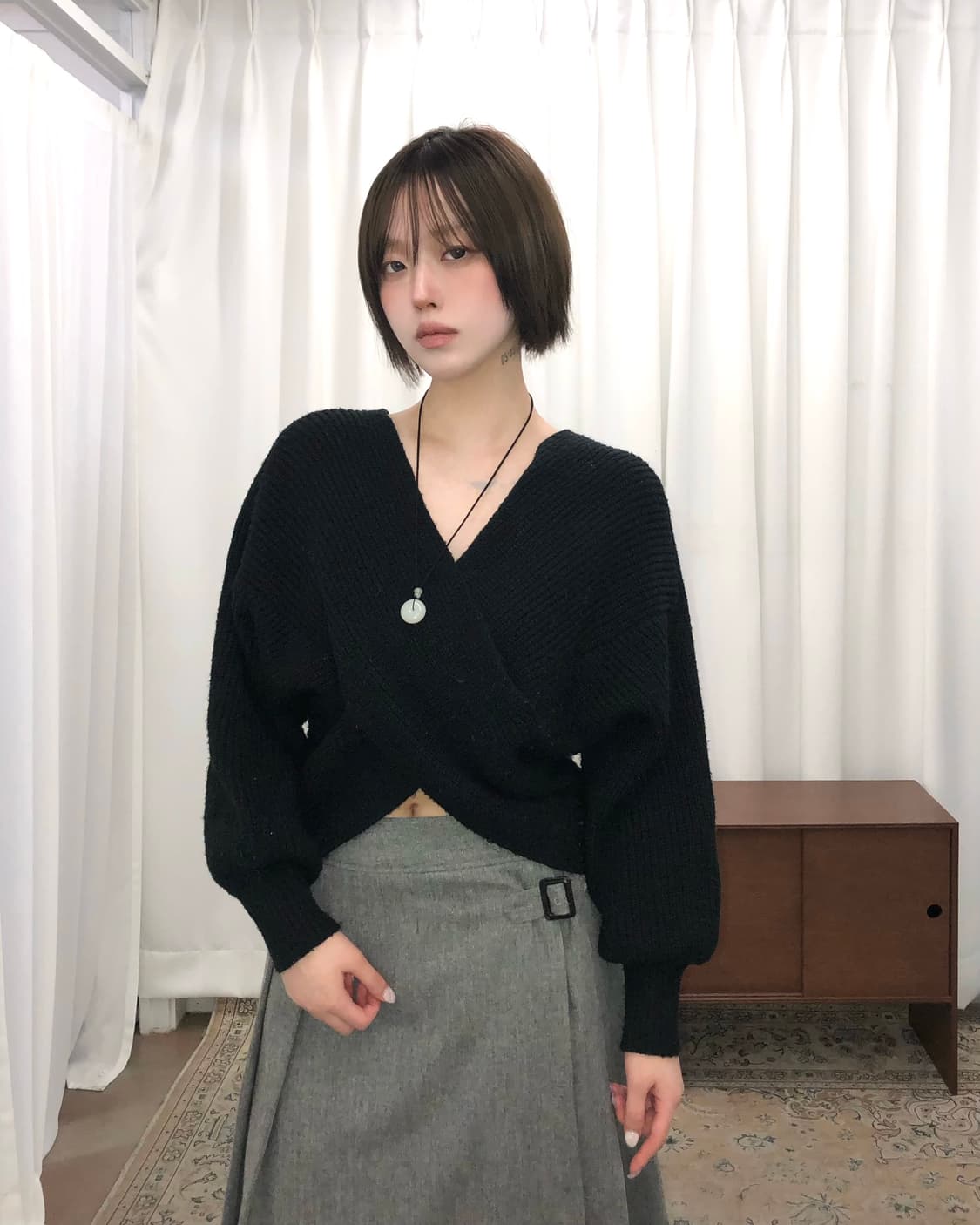 블랙 절개 크롭 니트 상품이미지1