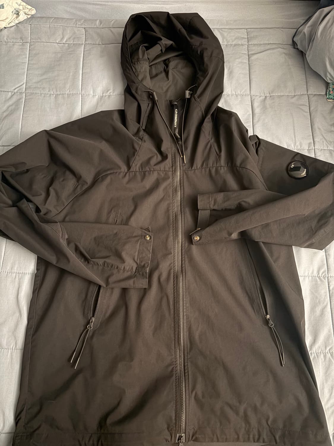 C.P. 컴퍼니 프로텍 후드 패디드 자켓 블랙 - 25FW 상품이미지2