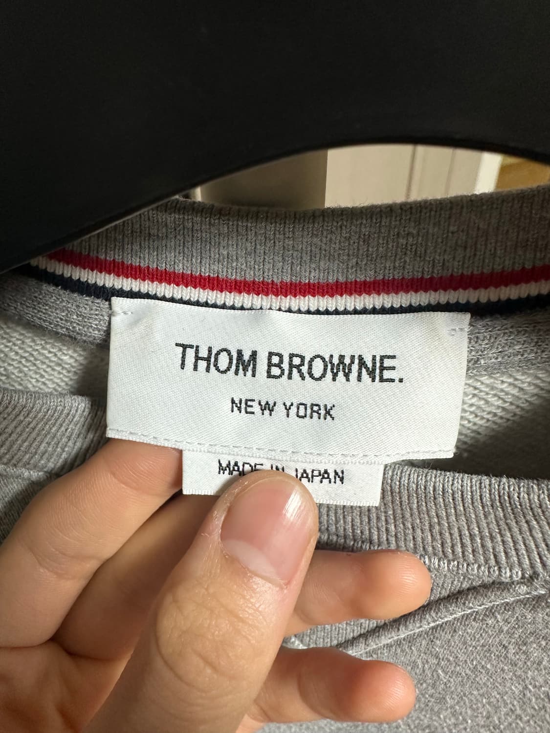 톰브라운 맨투맨 그레이 상품이미지4