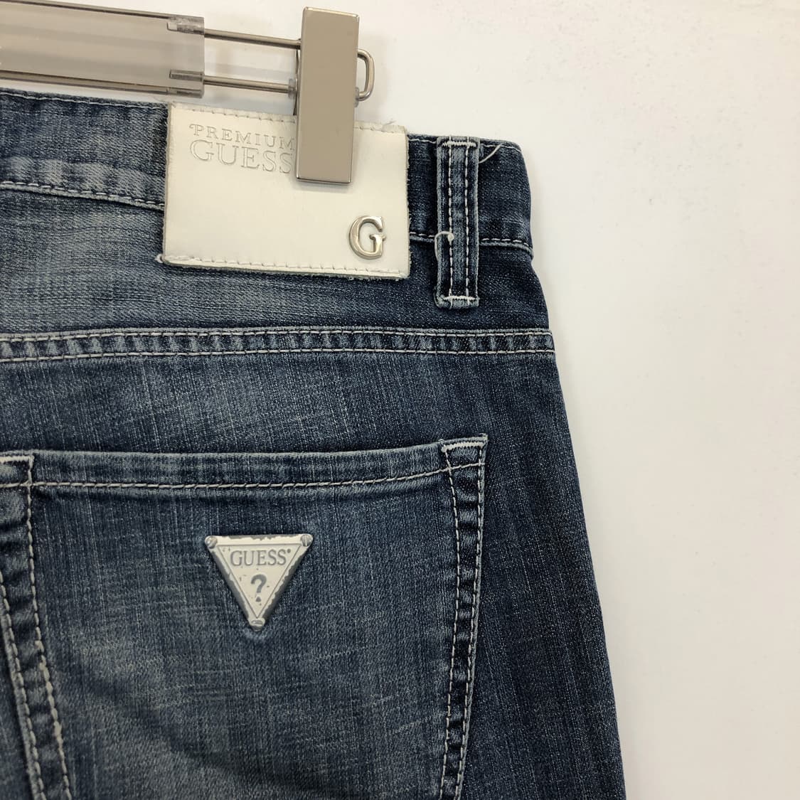 게스 화이트 스틸로고 스트레이트 데님진 32 인치 상품이미지4