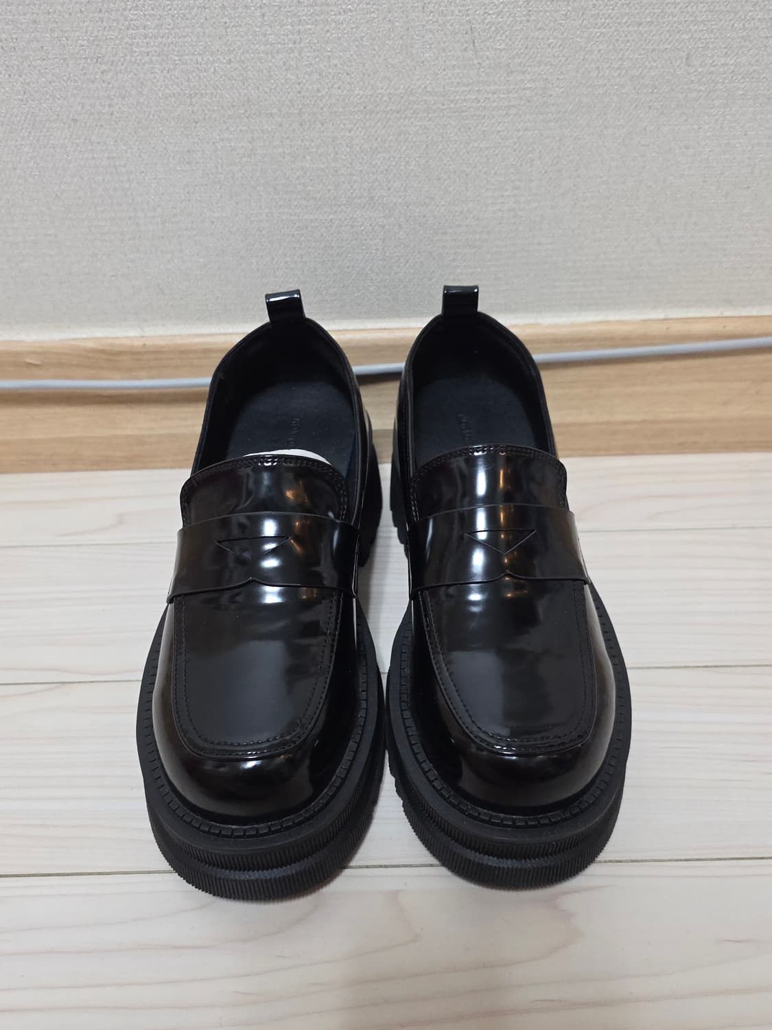 코모레비뮤지엄 에나멜 로퍼 230 상품이미지1