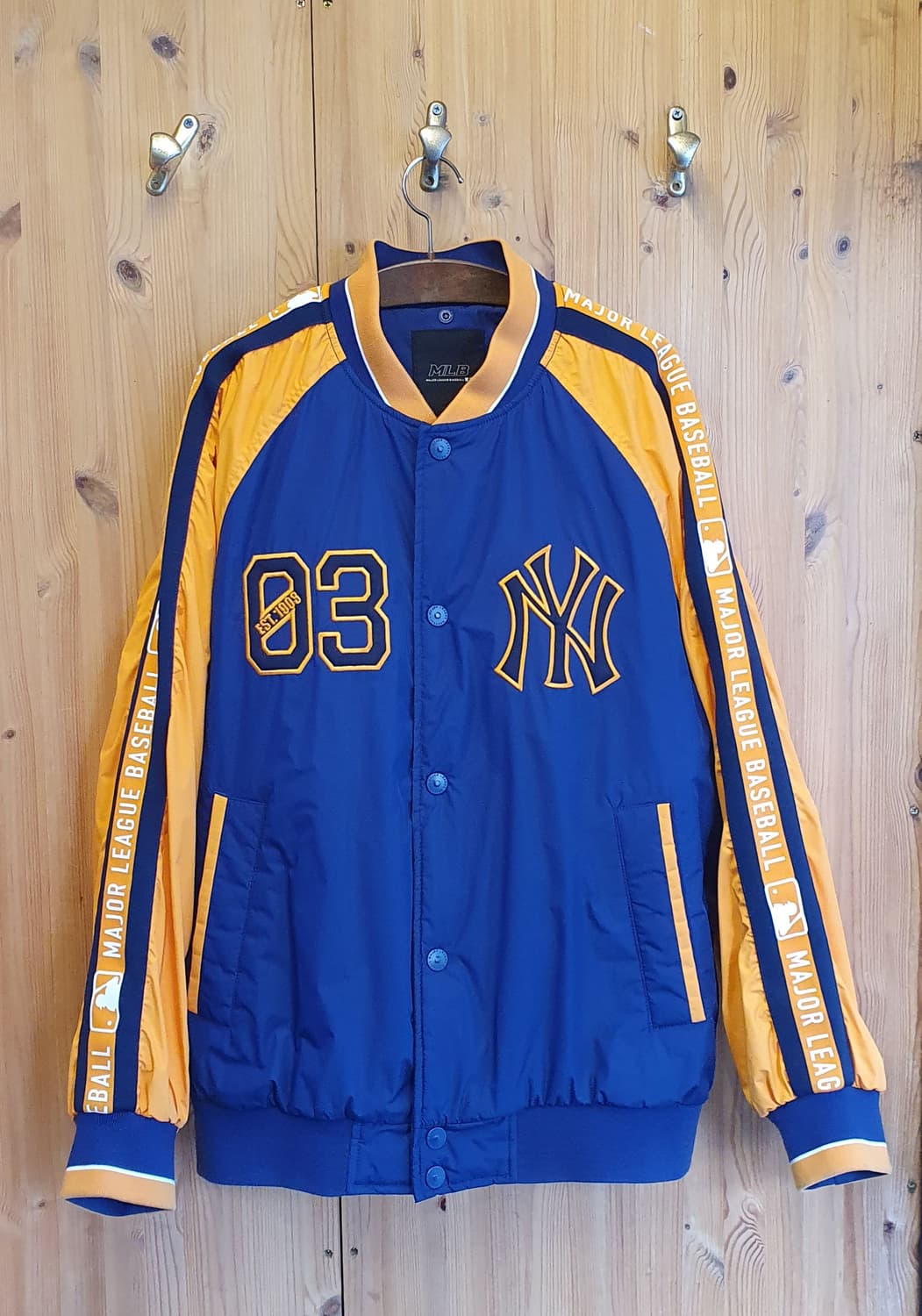 100.MLB 패딩점퍼 상품이미지1