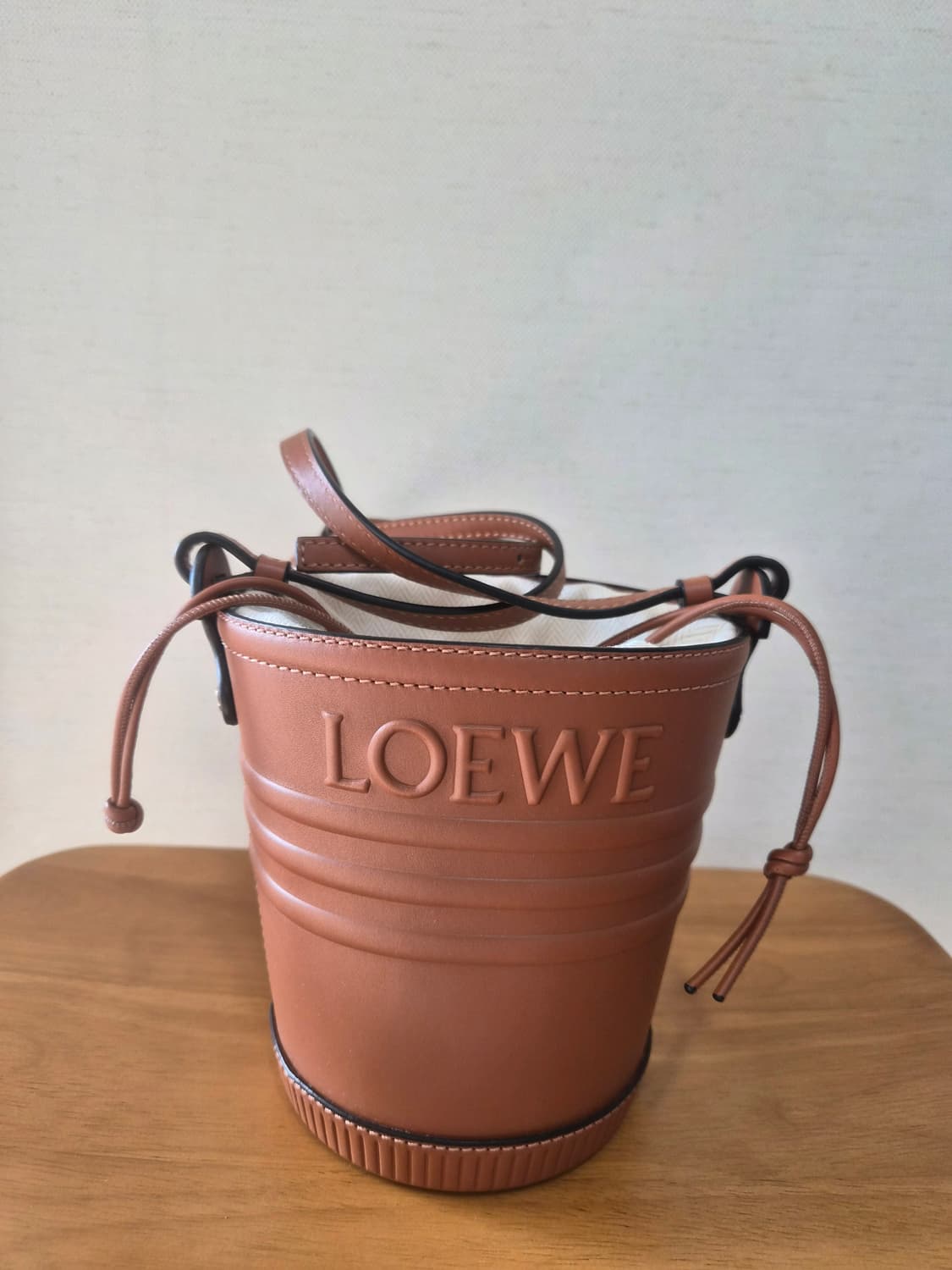 로에베 자르디니에르 레더 버킷백 한정판 상품이미지3