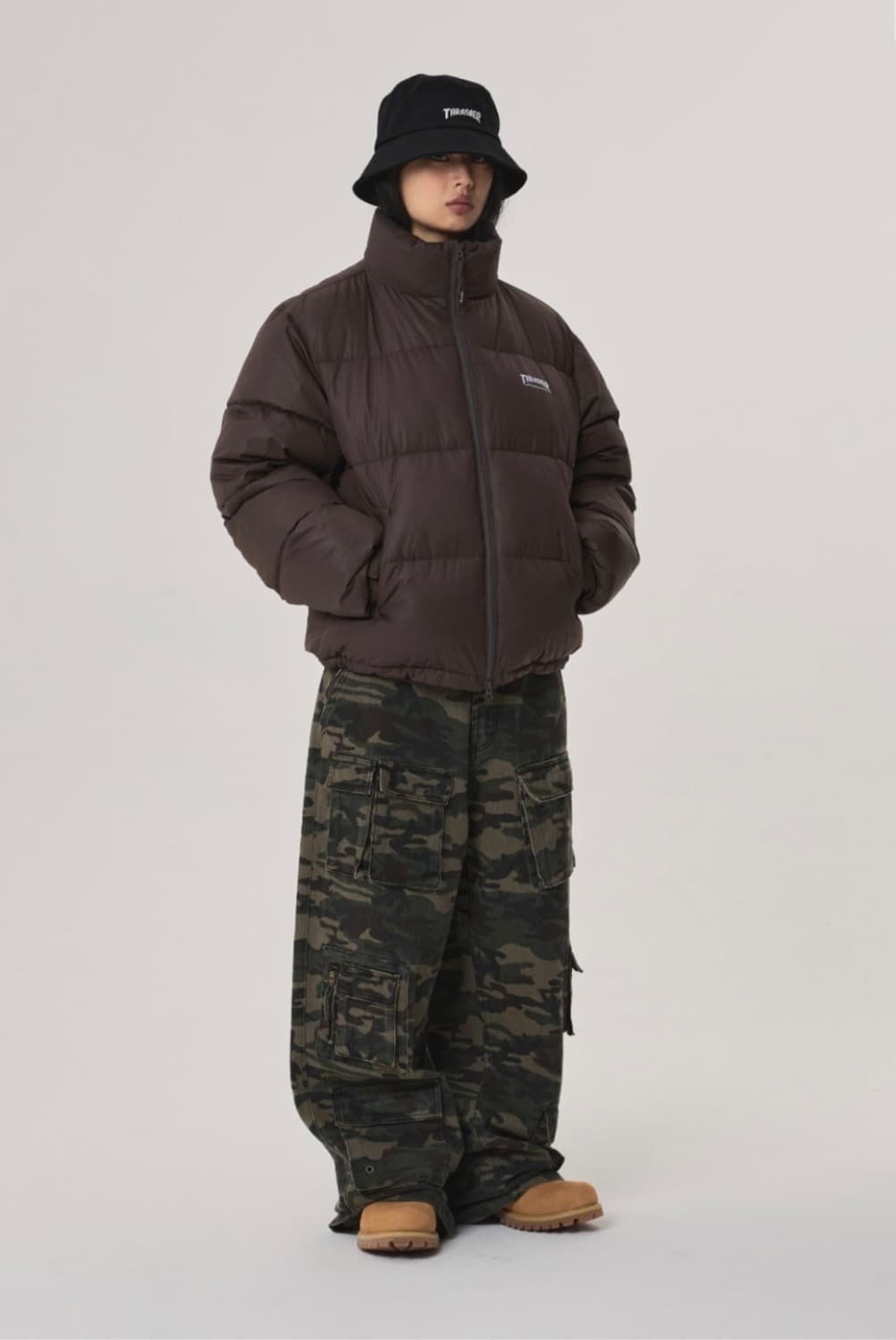 트레셔 엠보스 로고  숏 푸퍼 패딩 상품이미지2