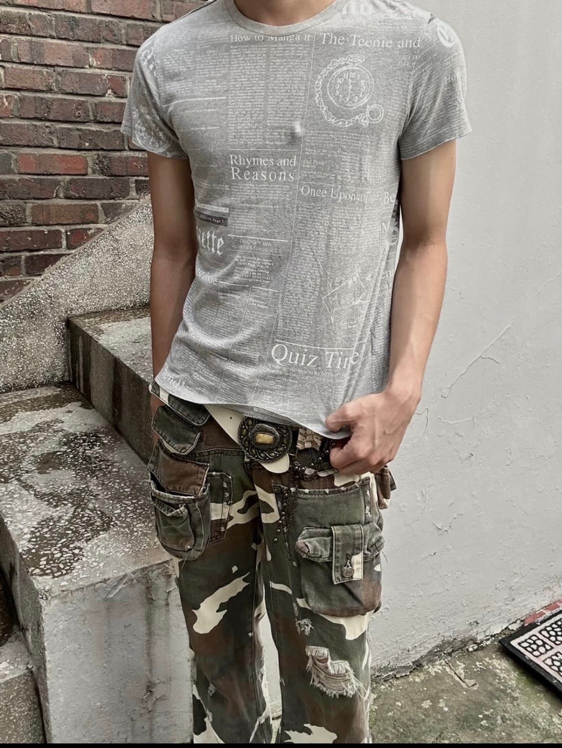 존 갈리아노 뉴스페이퍼 반팔티 상품이미지1