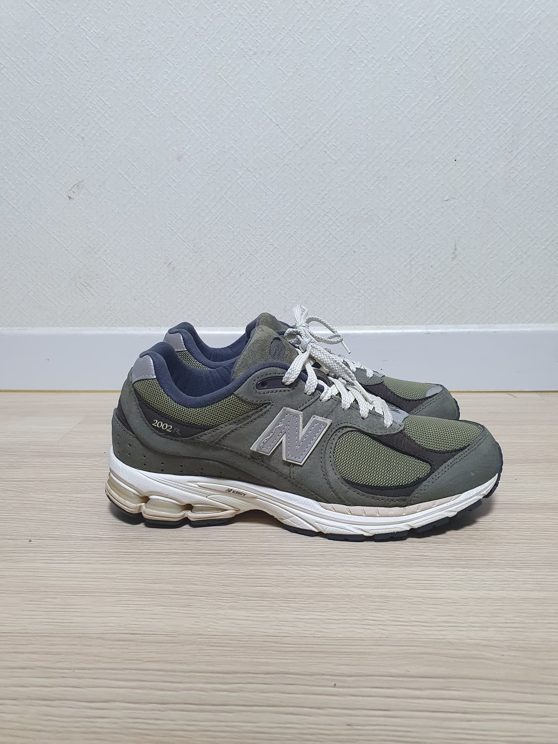 뉴발란스 2002R 운동화 270 상품이미지1