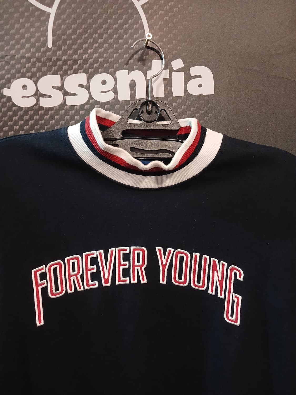 로맨틱크라운 Forever Young 맨투맨 상품이미지4