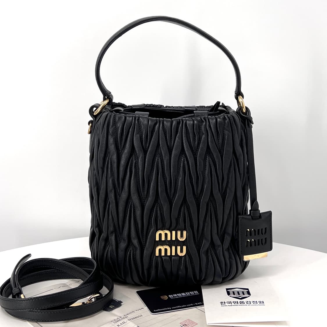 [감정완료] 미우미우 마테라쎄 버킷백 숄더백 블랙 (5BE084) 상품이미지4