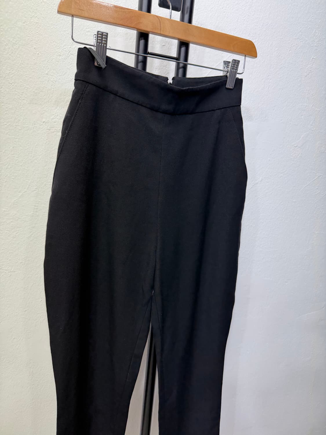 정품) 프라다 여성 블랙 슬랙스 지퍼 디테일 바지 38(23) 상품이미지2