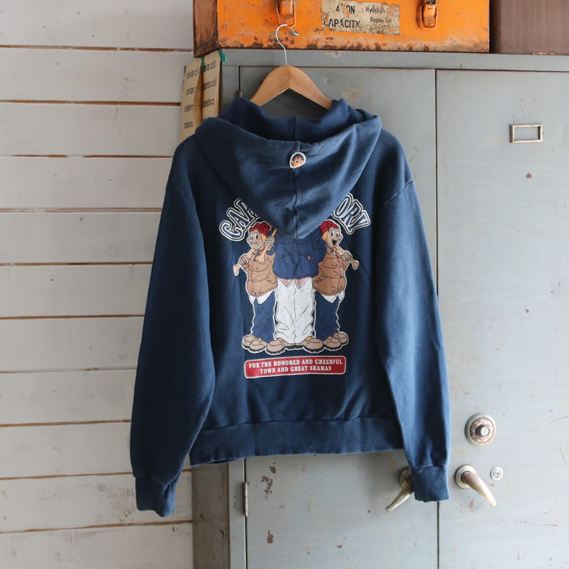 (착용컷) CAPELIGHT 프린팅 후드 티셔츠 (남성용 100) 상품이미지3