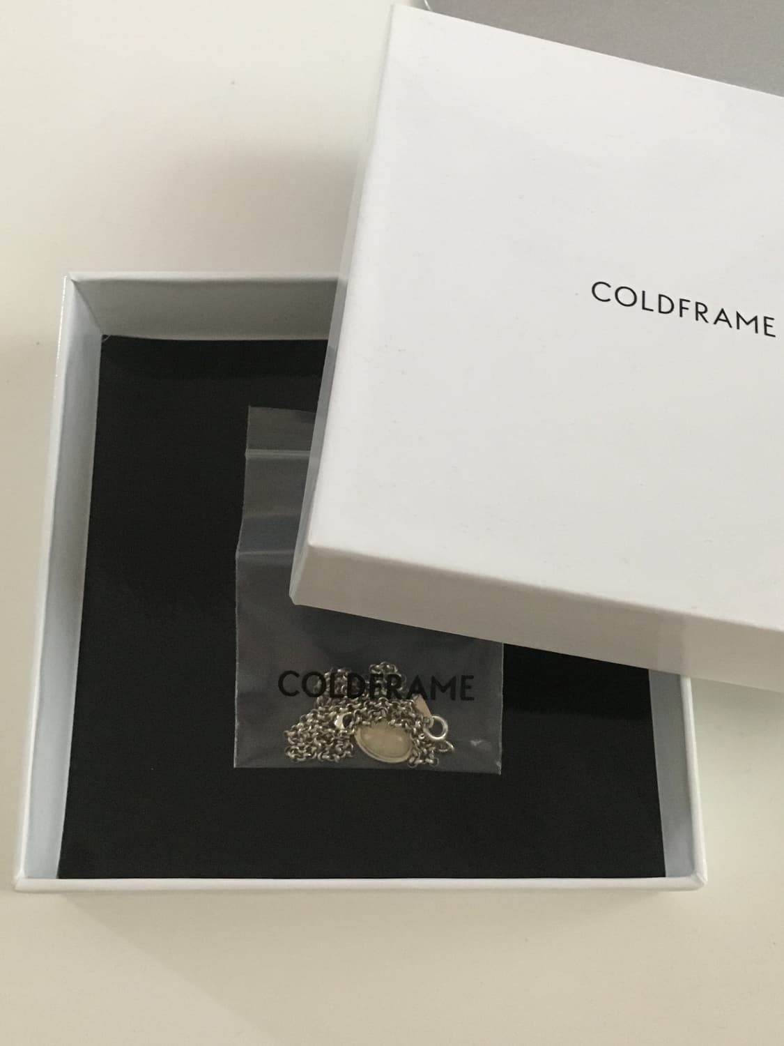 COLDFRAME MOTHER'S WHITE QUARTZ NECKLACE 상품이미지1