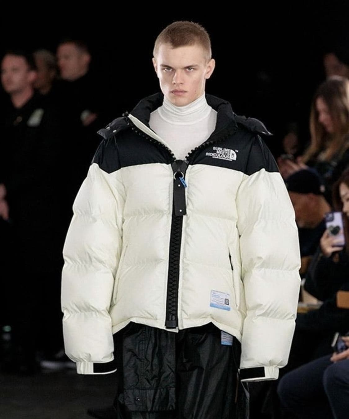 @새상품@ 미하라야스히로 패딩 런웨이 오버사이즈 빅지퍼 화이트 상품이미지1