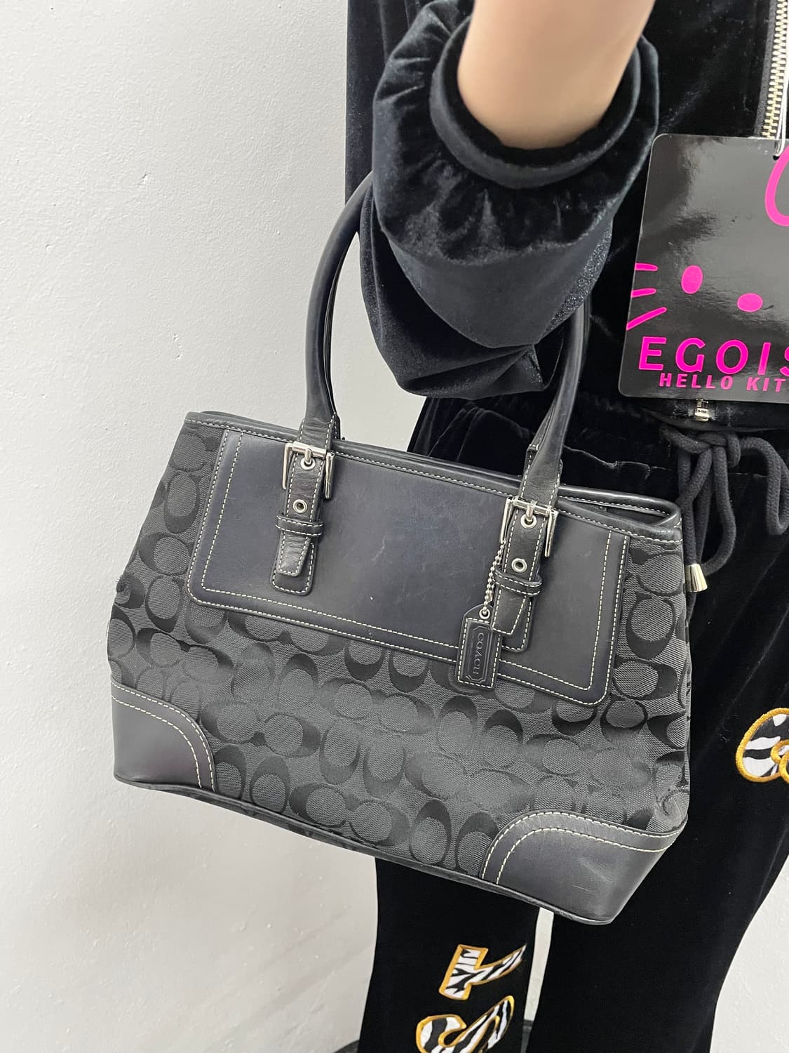 코치 블랙 자카드 숄더백 상품이미지4