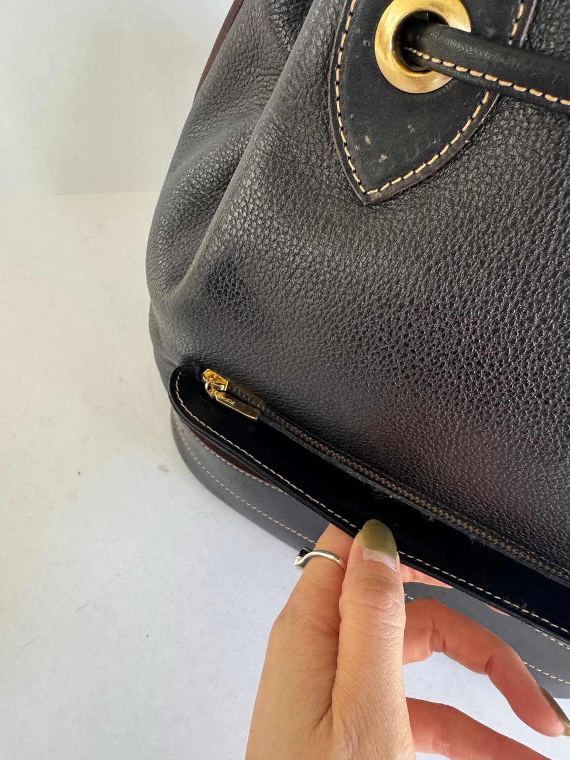 Marie Claire Paris Gold Logo Bucket Bag  상품이미지4