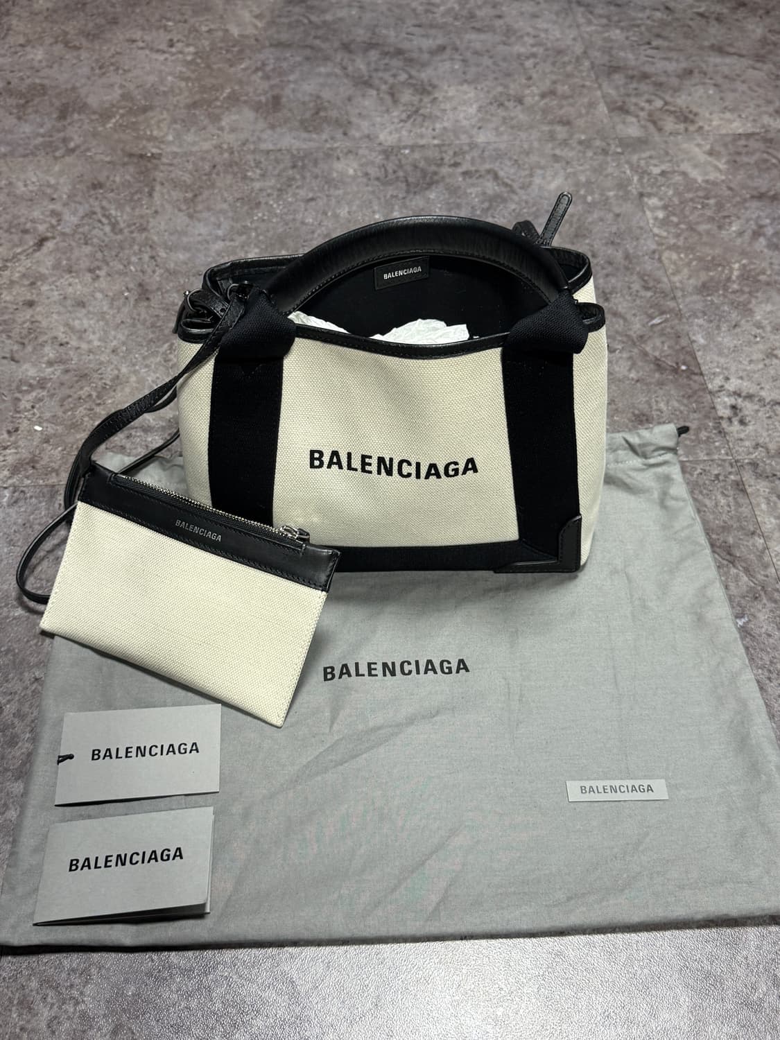 발렌시아가 카바스 xs 토트백  상품이미지2