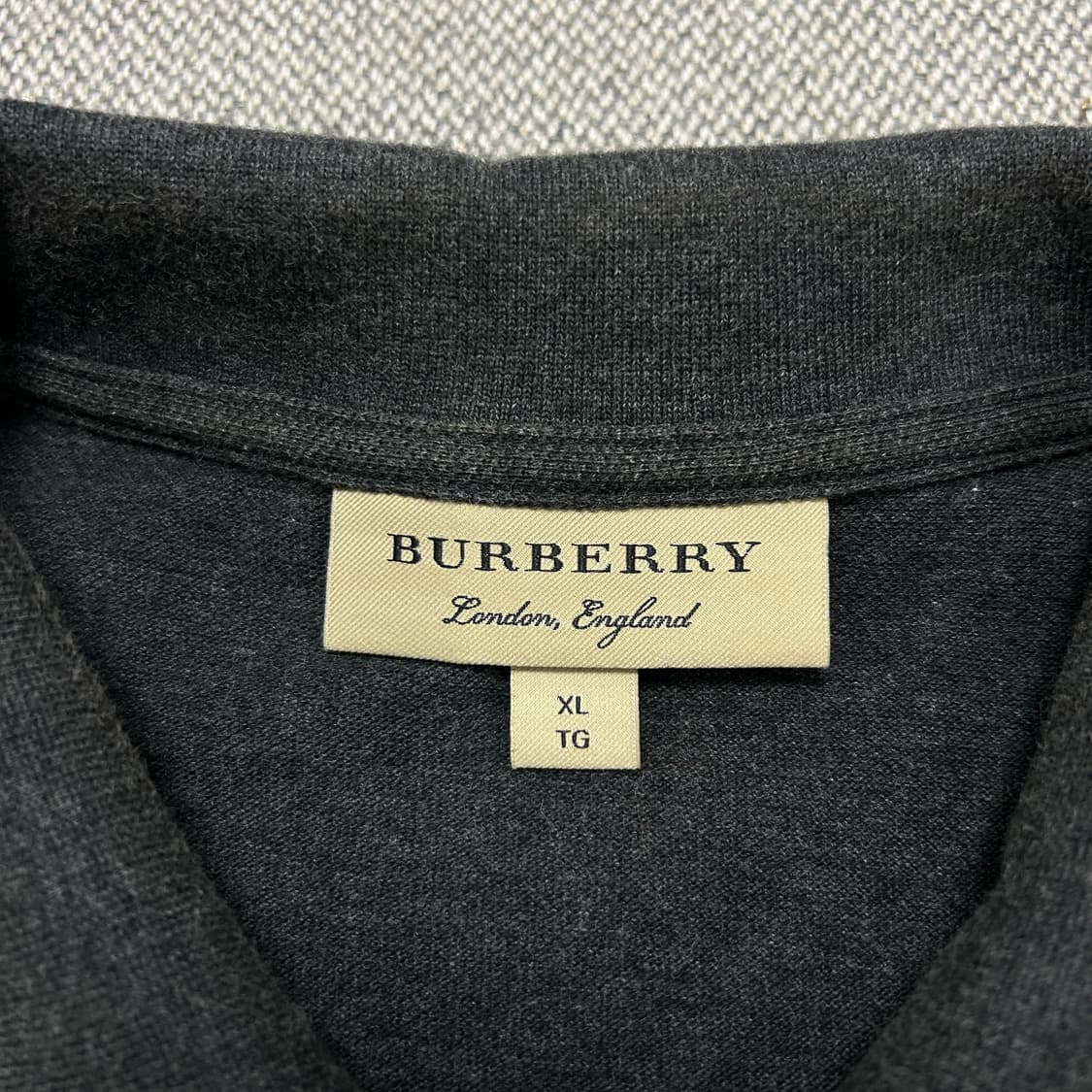 버버리 차콜 노바체크 기마로고 카라티(XL) 상품이미지2