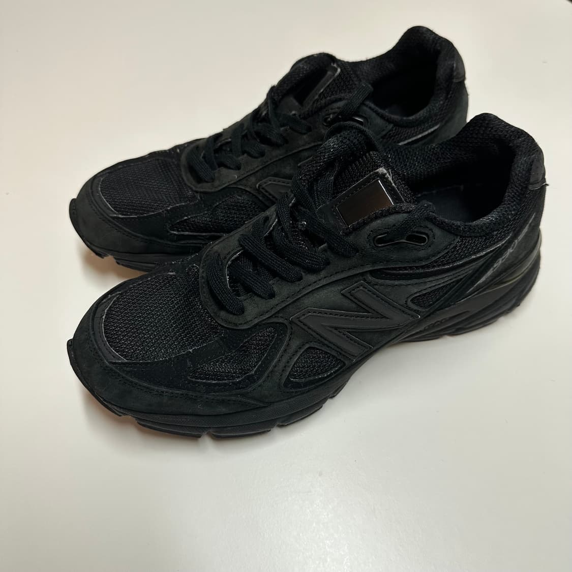 뉴발란스 990v4 트리플블랙 255  상품이미지1