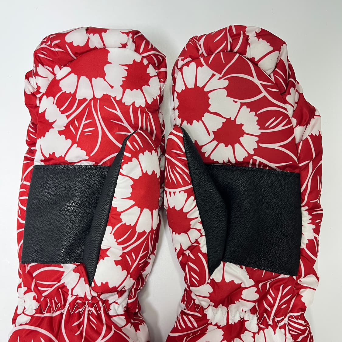 새상품 프라다 패딩 장갑 트라이앵글 로고 플라워 레드 상품이미지5