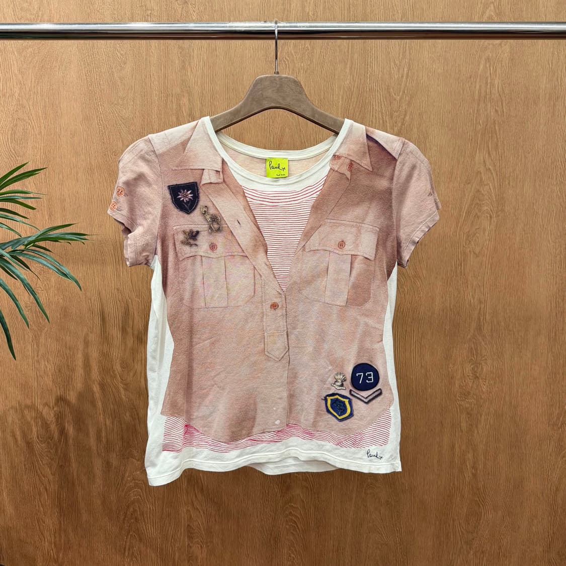 폴스미스 반팔 티셔츠 셔츠 프린팅 로고 자수 넘버 패치 디테일 핑크 상품이미지1