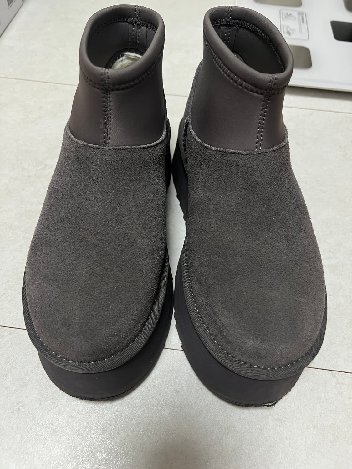 UGG 클래식 미니디퍼 240 상품이미지1