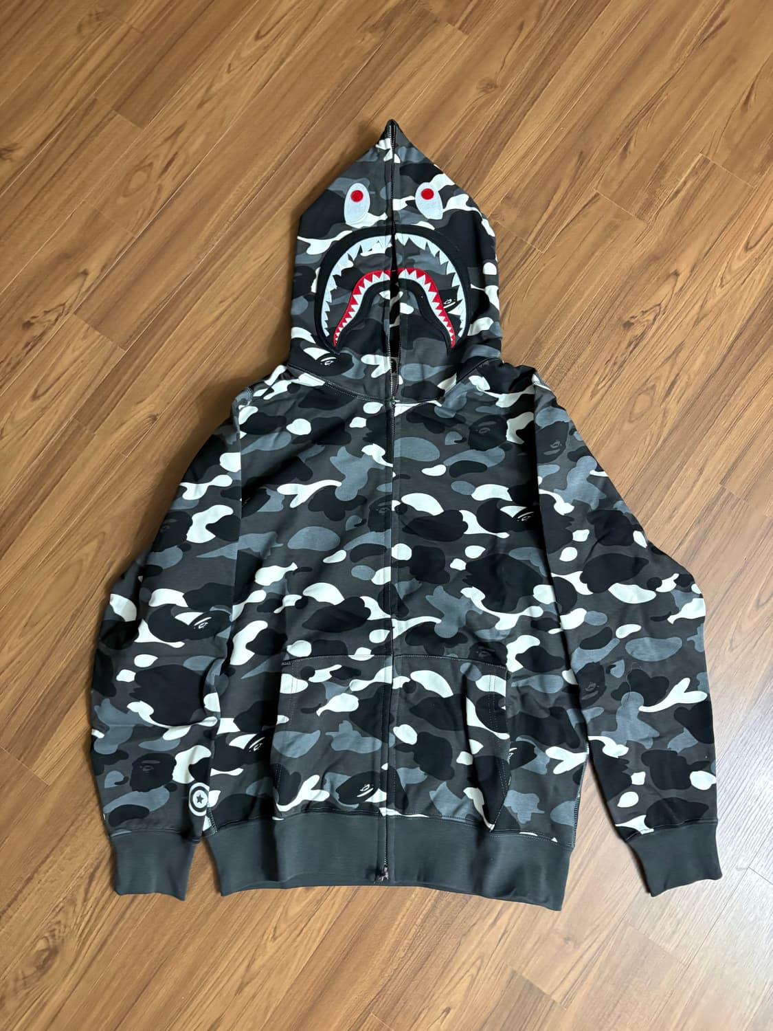 베이프 샤크후드 시티카모 m,L 새상품 상품이미지1