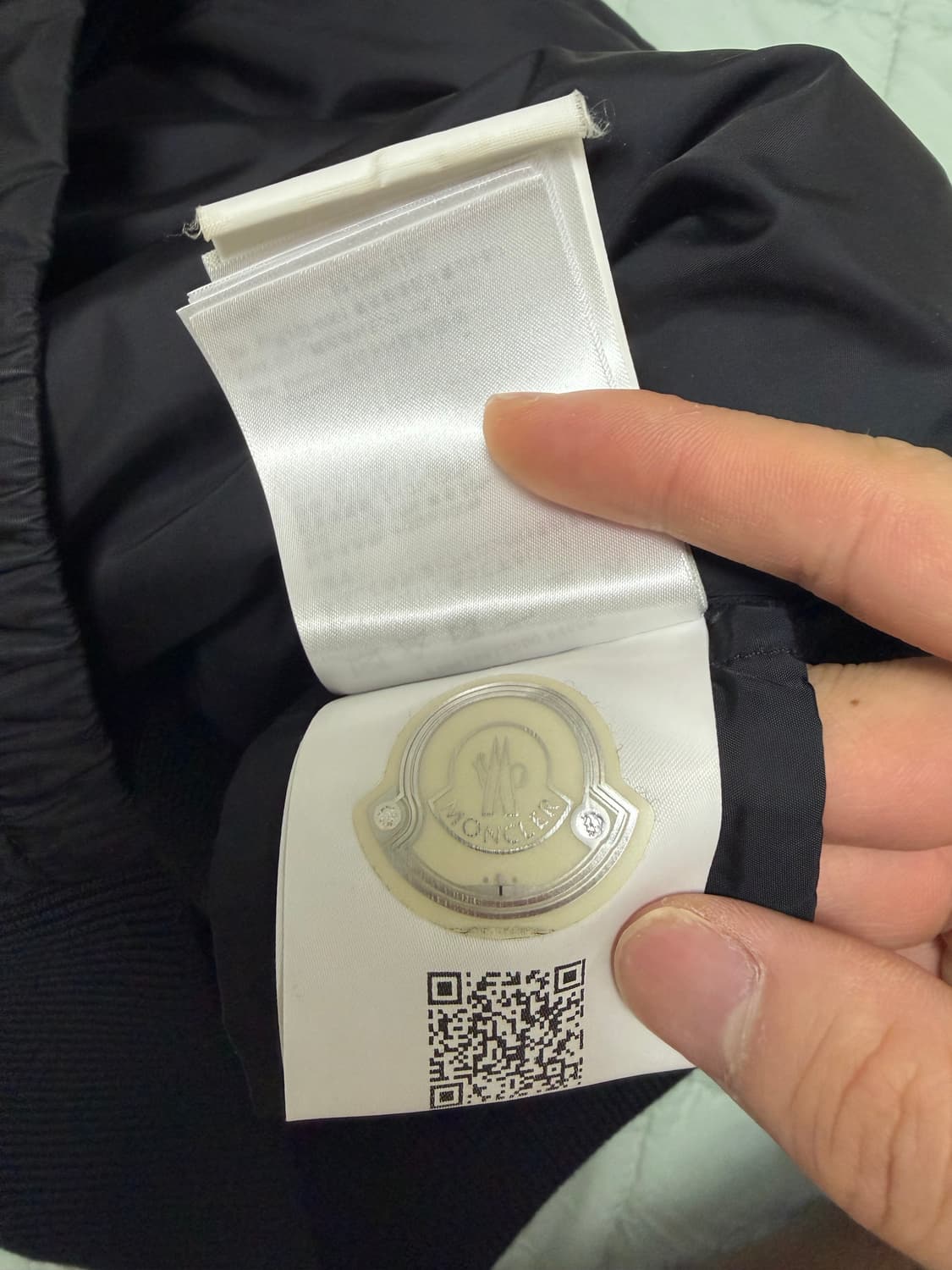 백화점판 몽클레어 김현우 블랙 니트패딩 L 상품이미지5