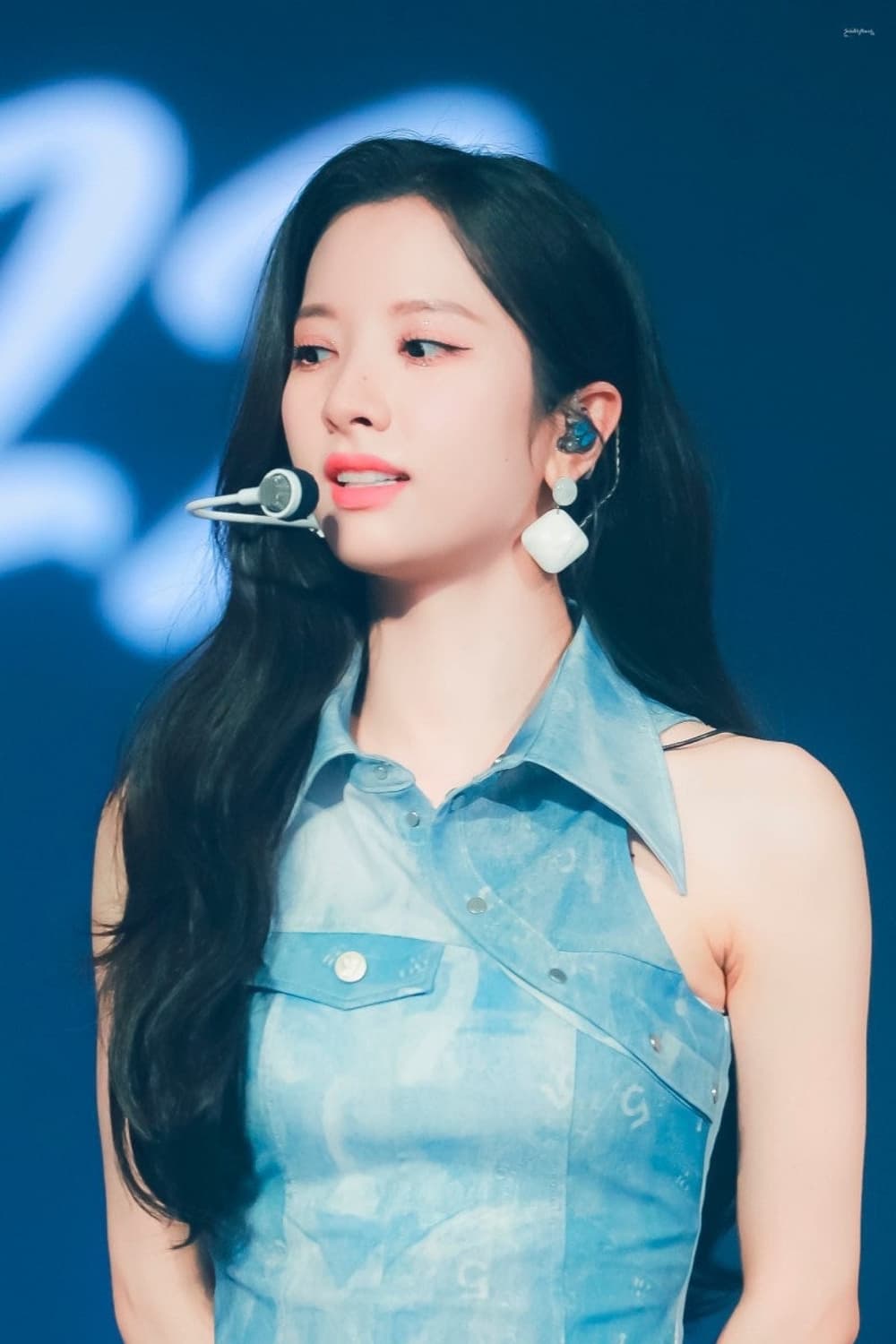 유즈 yuse 아이브 장원영 데님 프린트 홀터 원피스 - 블랙 판매  상품이미지7