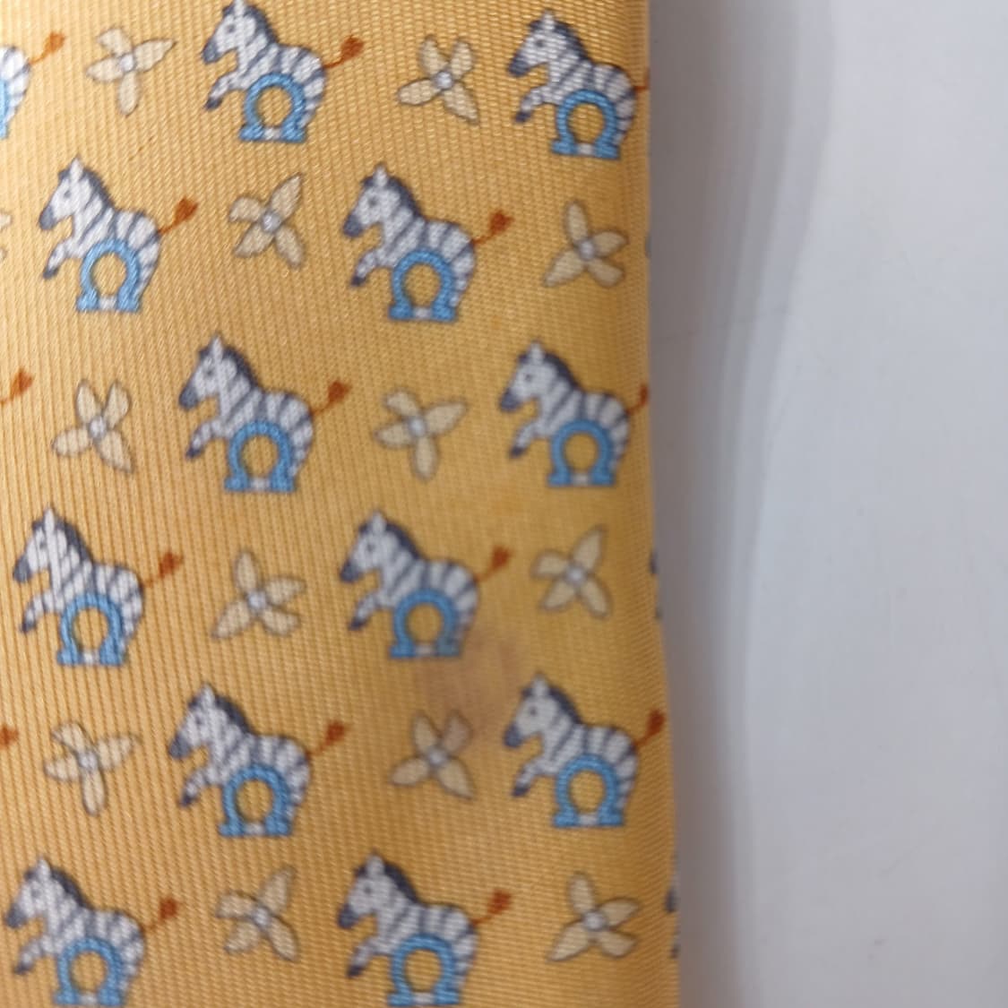 페라가모 옐로우 애니멀 패턴 넥타이 8.3cm B등급 A19716 상품이미지8