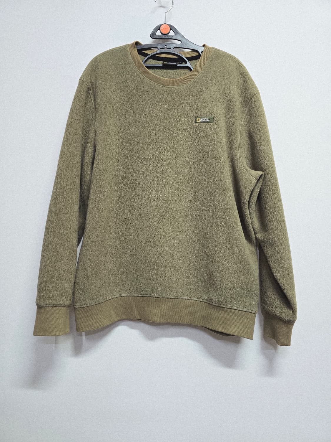 내셔널지오그래픽 플리스 맨투맨 카키 상품이미지1