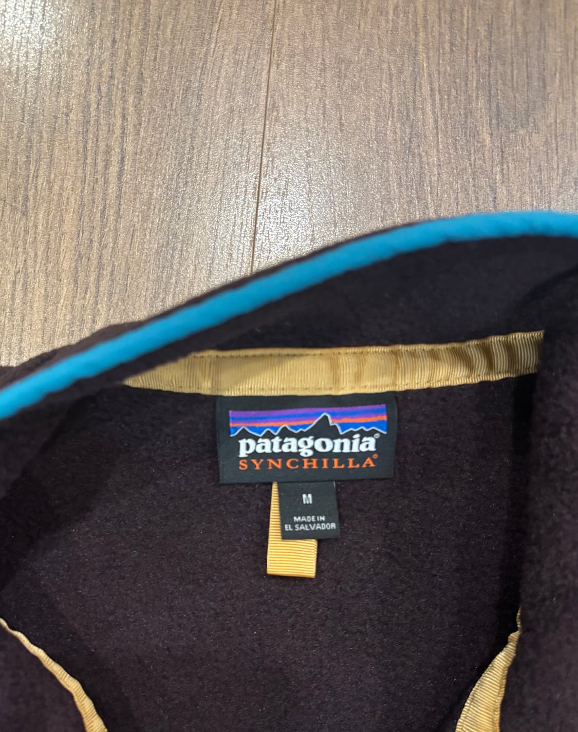 파타고니아 헤비웨이트 신칠라 옵시디언 플럼 M사이즈 팝니다. 상품이미지5