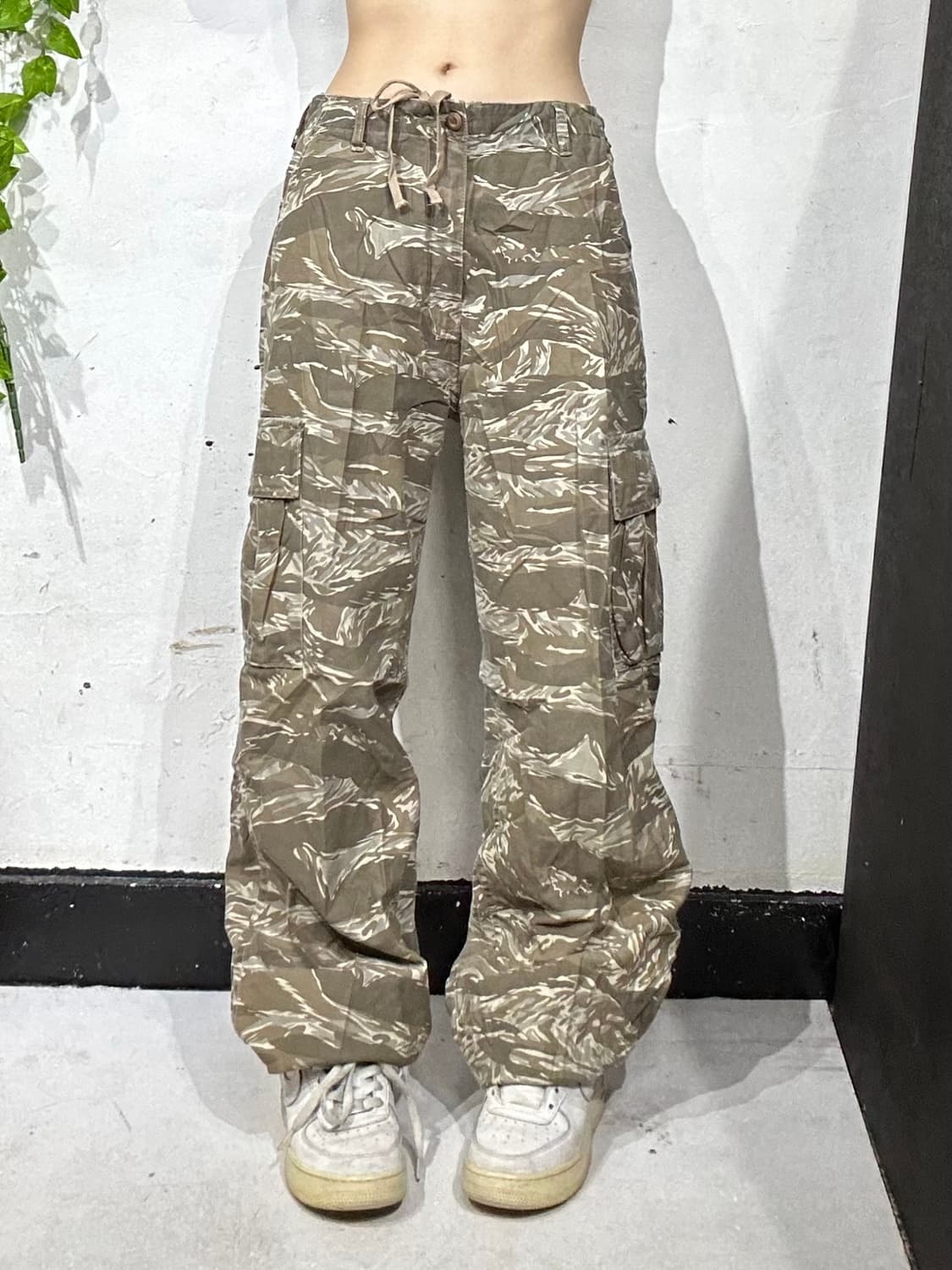 일본 빈티지 베이지 카모 허리 포인트 와이드 카고 팬츠  상품이미지2