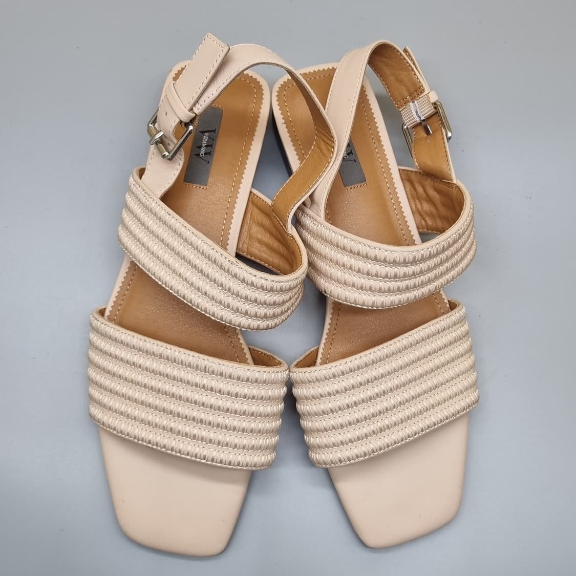 베라왕 여성샌들 실사이즈 250 굽3 상품이미지2