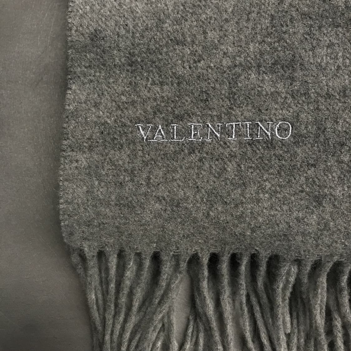 발렌티노 머플러 그레이  상품이미지4