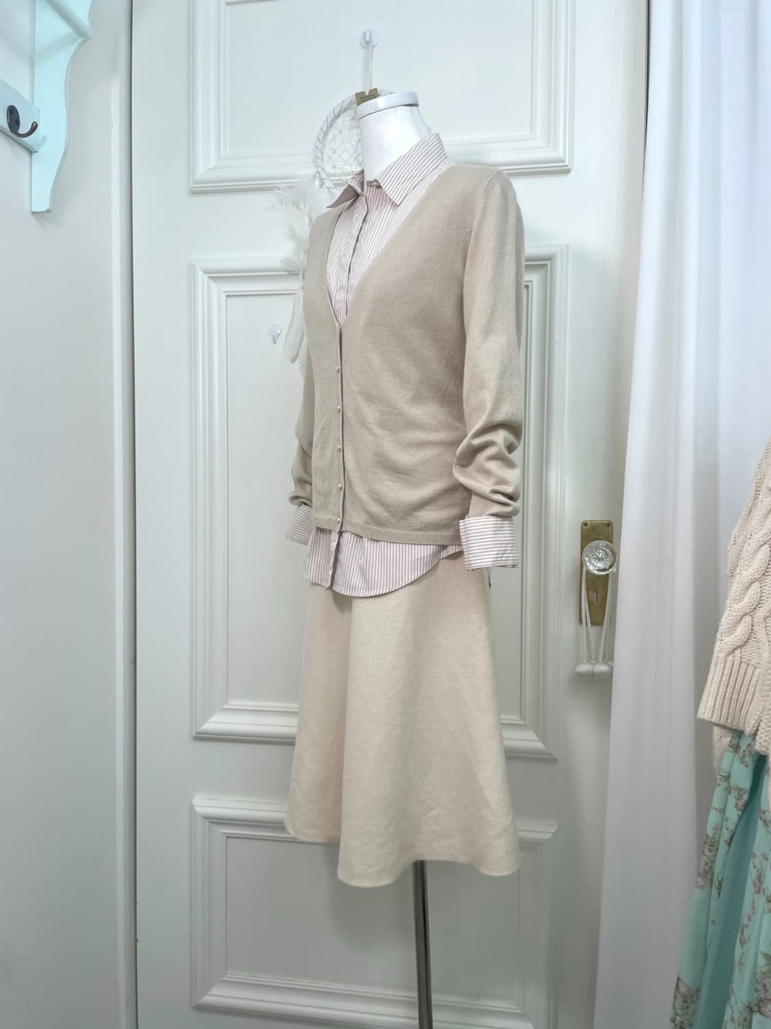 beige pearl button basic cardigan&beige 상품이미지3