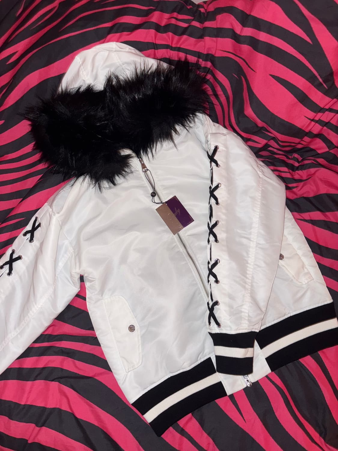 Rady 라디 화이트 퍼 코르셋 갸루 점퍼 상품이미지1