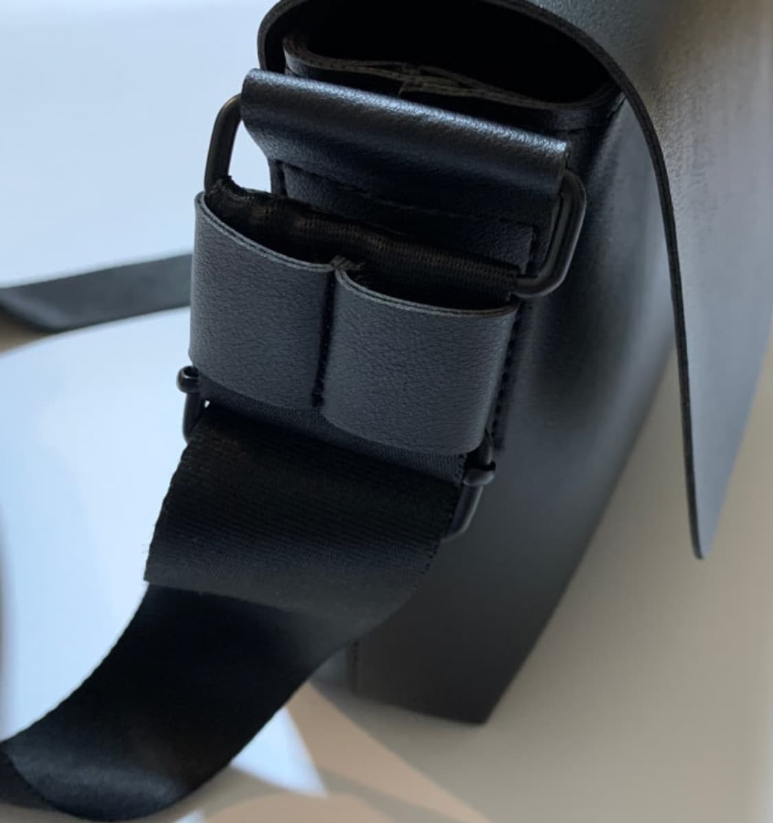 GUG 106 미니 크로스백 블랙 상품이미지2