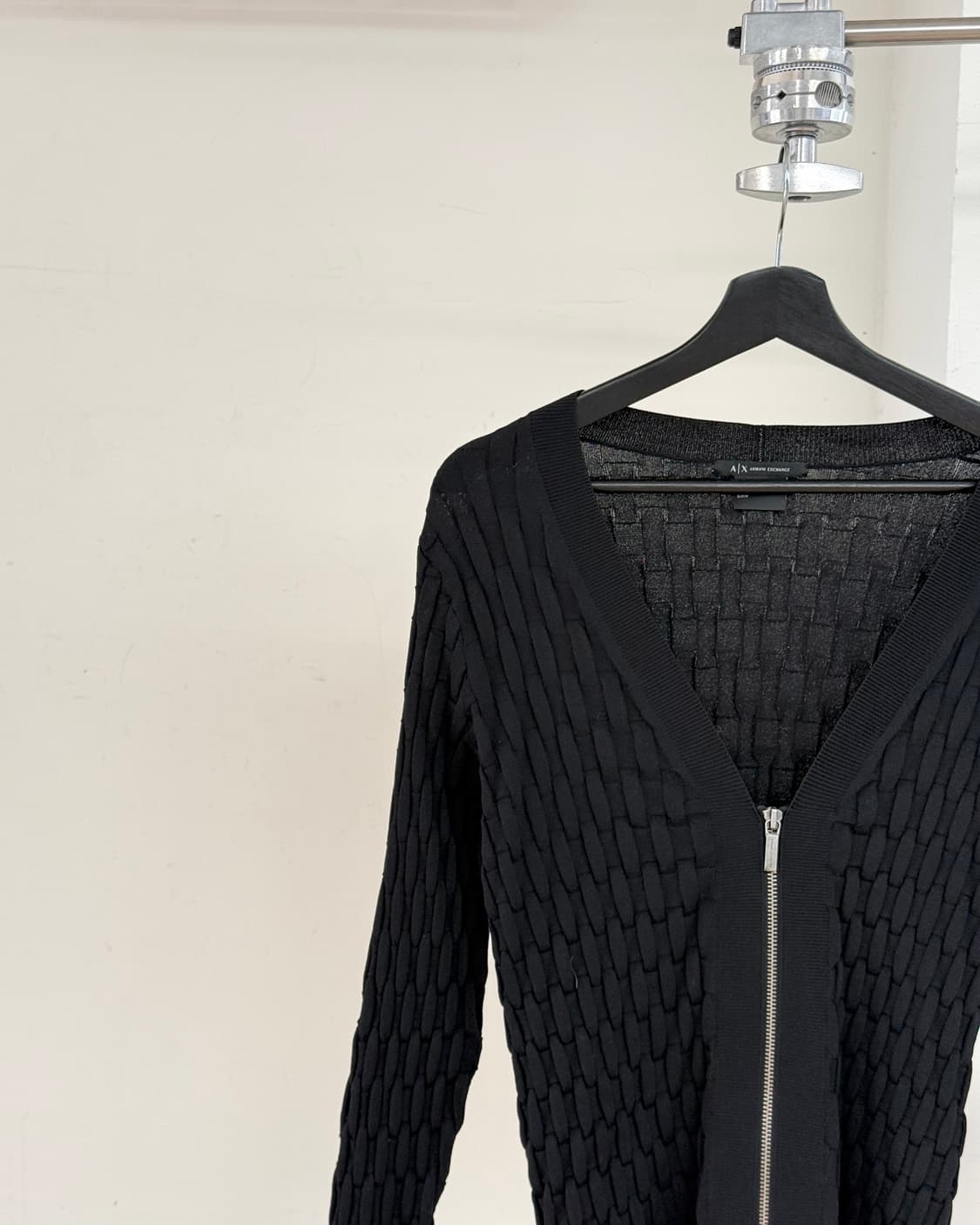 아르마니 익스체인지 블랙 텍스처 브이넥 니트  상품이미지3