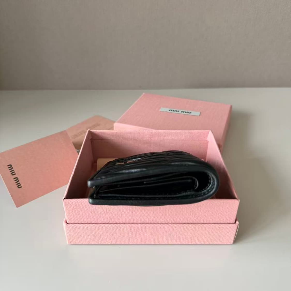 미우 미우 마테라쎄 나파 레더 카드 반지갑 블랙 상품이미지6