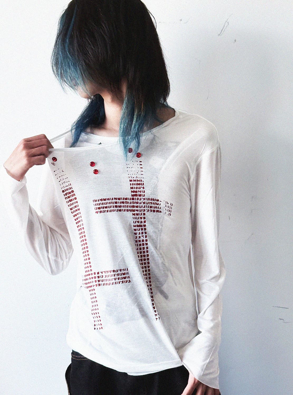 비엑세스 Cross Gem Long Sleeve Tee 상품이미지2