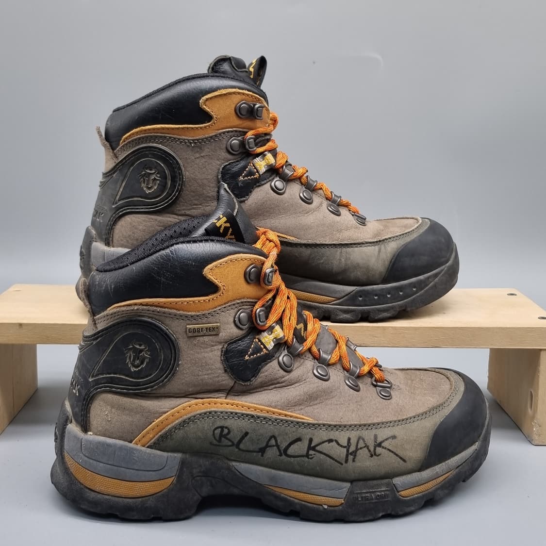 블랙야크 여성등산화 240 상품이미지1