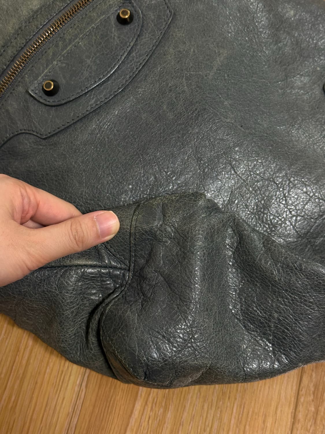 발렌시아가 모터백 데이 호보백 상품이미지4