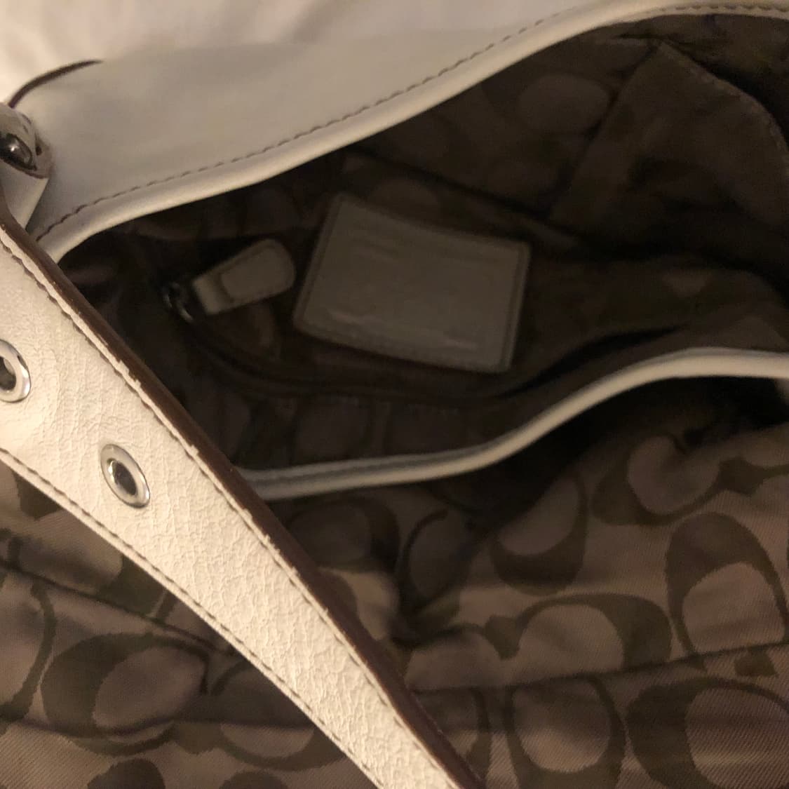 코치 아이보리 숄더백 상품이미지3