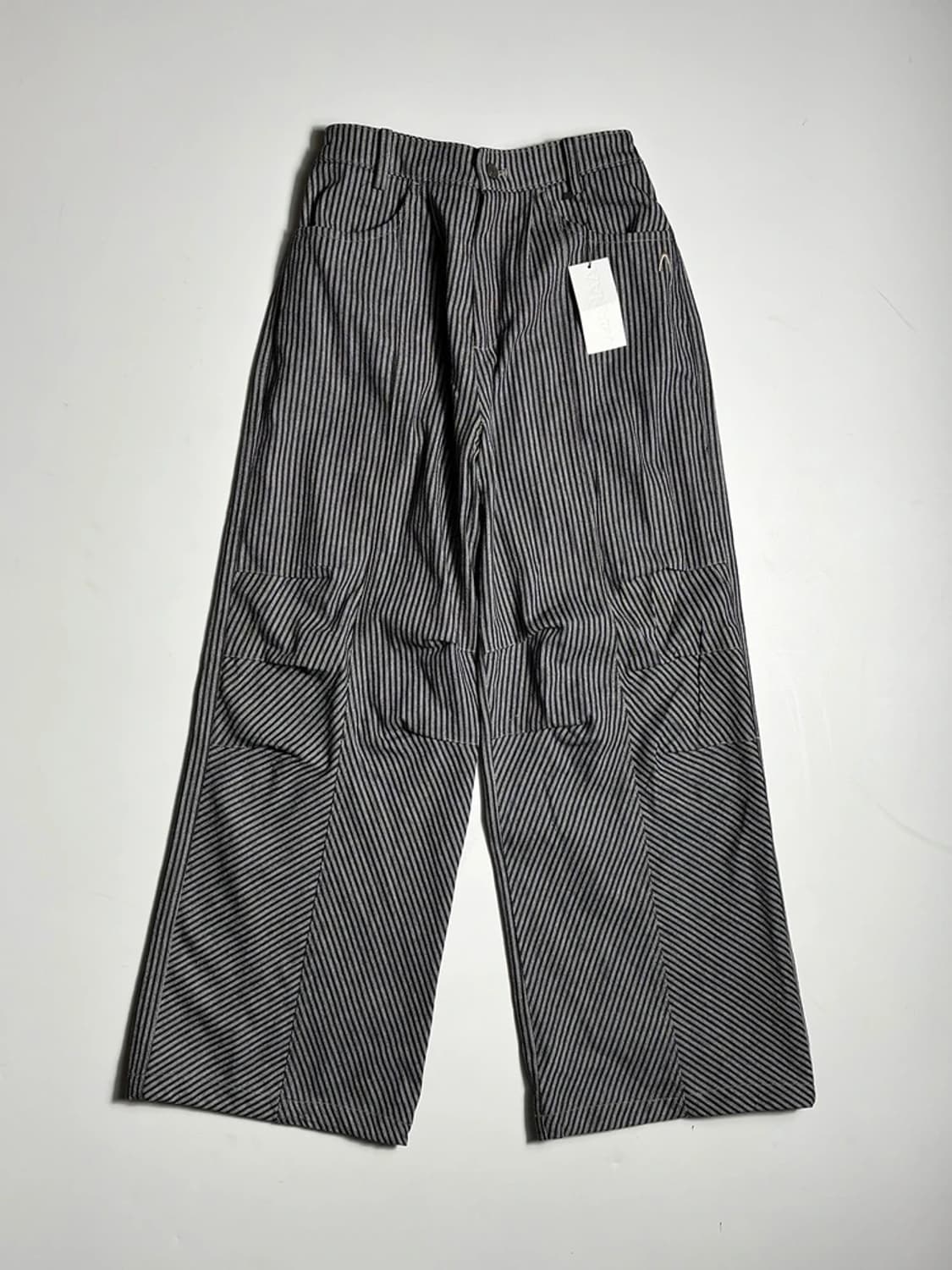 아캄 AAKAM 24FW Knee 핀턱 스트라이프 팬츠 R2014 상품이미지1