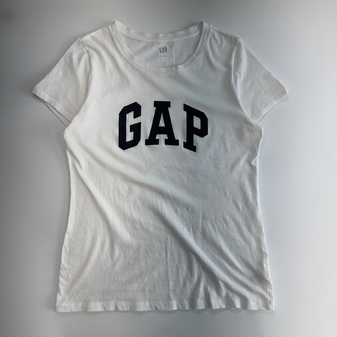 Gap 갭 블랙 로고 화이트 반팔 상품이미지3