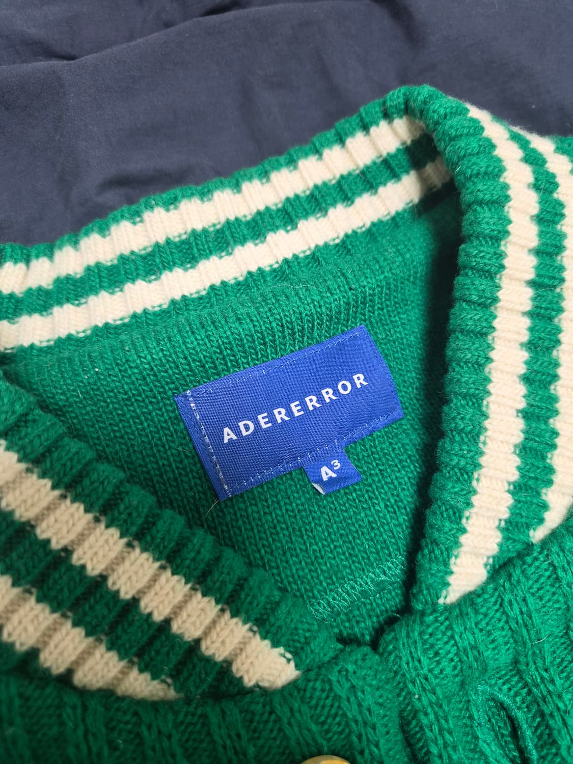 아더에러 톰가디건 A3사이즈 상품이미지4